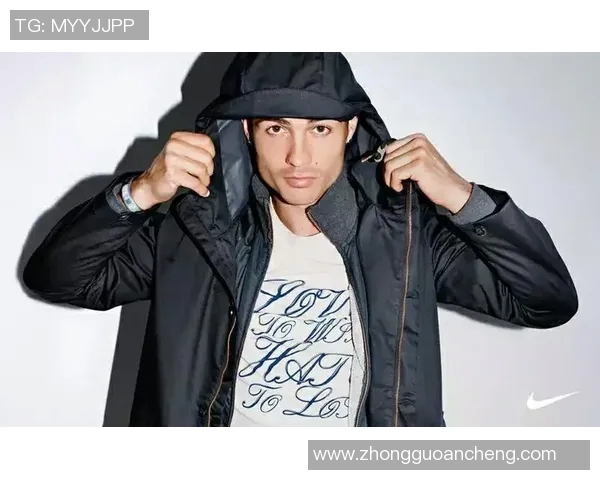 足球明星与女模特纹身合照高清展示尽显个性魅力与时尚风采