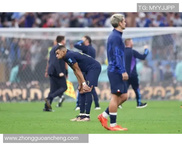 姆巴佩在世界杯赛场上的精彩表现引发全球关注与热议